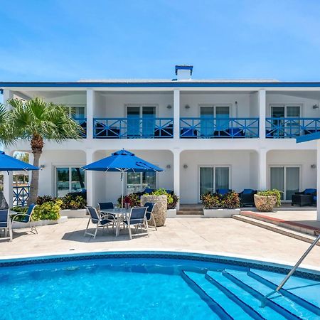 Augusta Bay Hotell George Town Exteriör bild