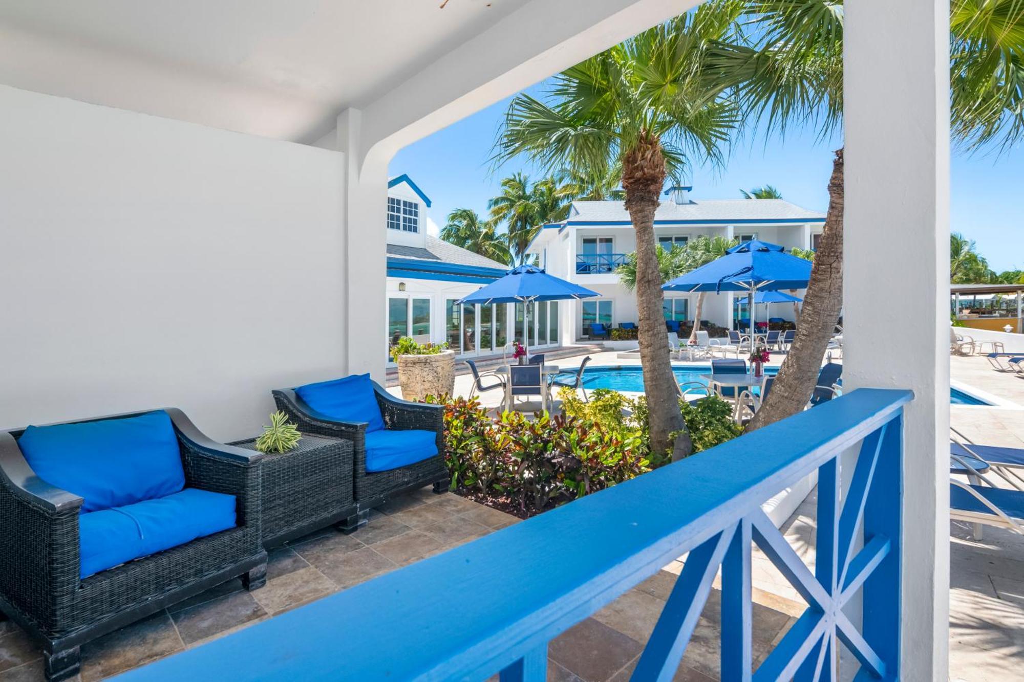 Augusta Bay Hotell George Town Exteriör bild