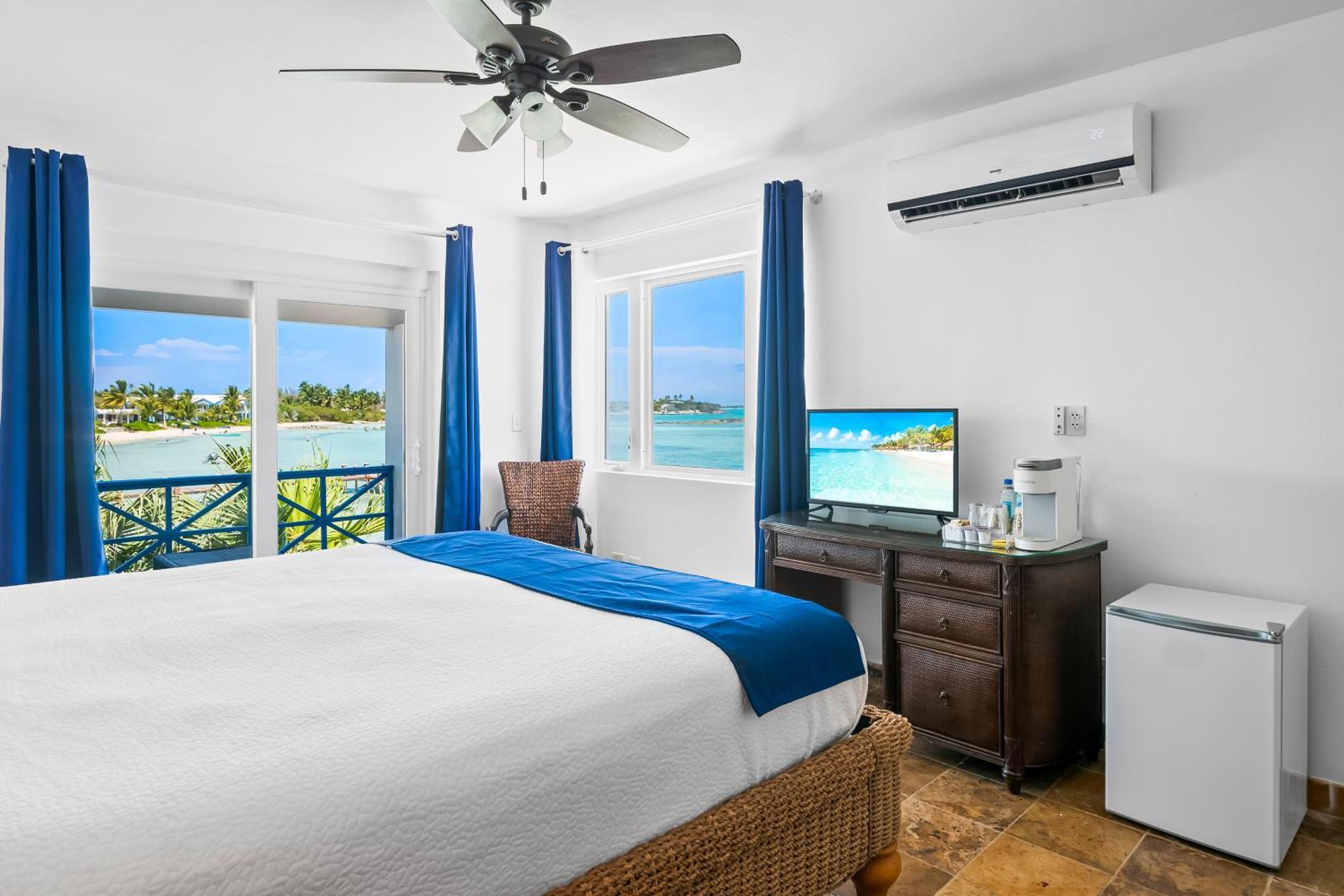 Augusta Bay Hotell George Town Exteriör bild